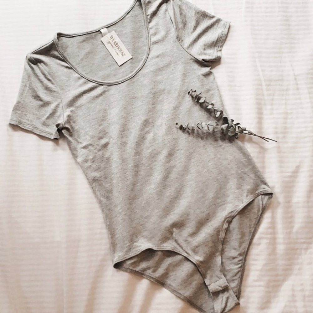 • Scoop Neck Bodysuit • - Picture 4 of 9